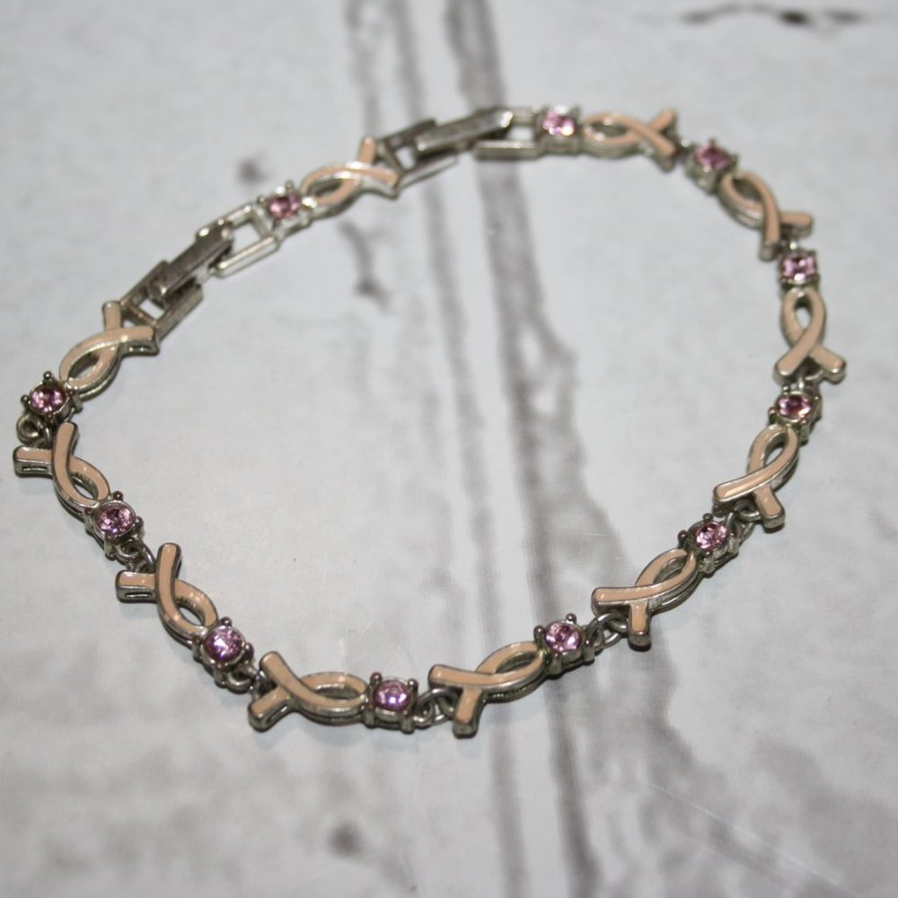 Beautiful silver and pink Breast Cancer link bracelet 7.25-8.5" AVON